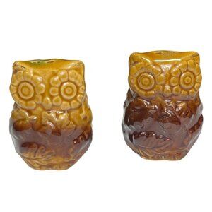 Vintage? Unbranded Ceramic Mini Owl salt and pepper shakers miniature. 2" Tall